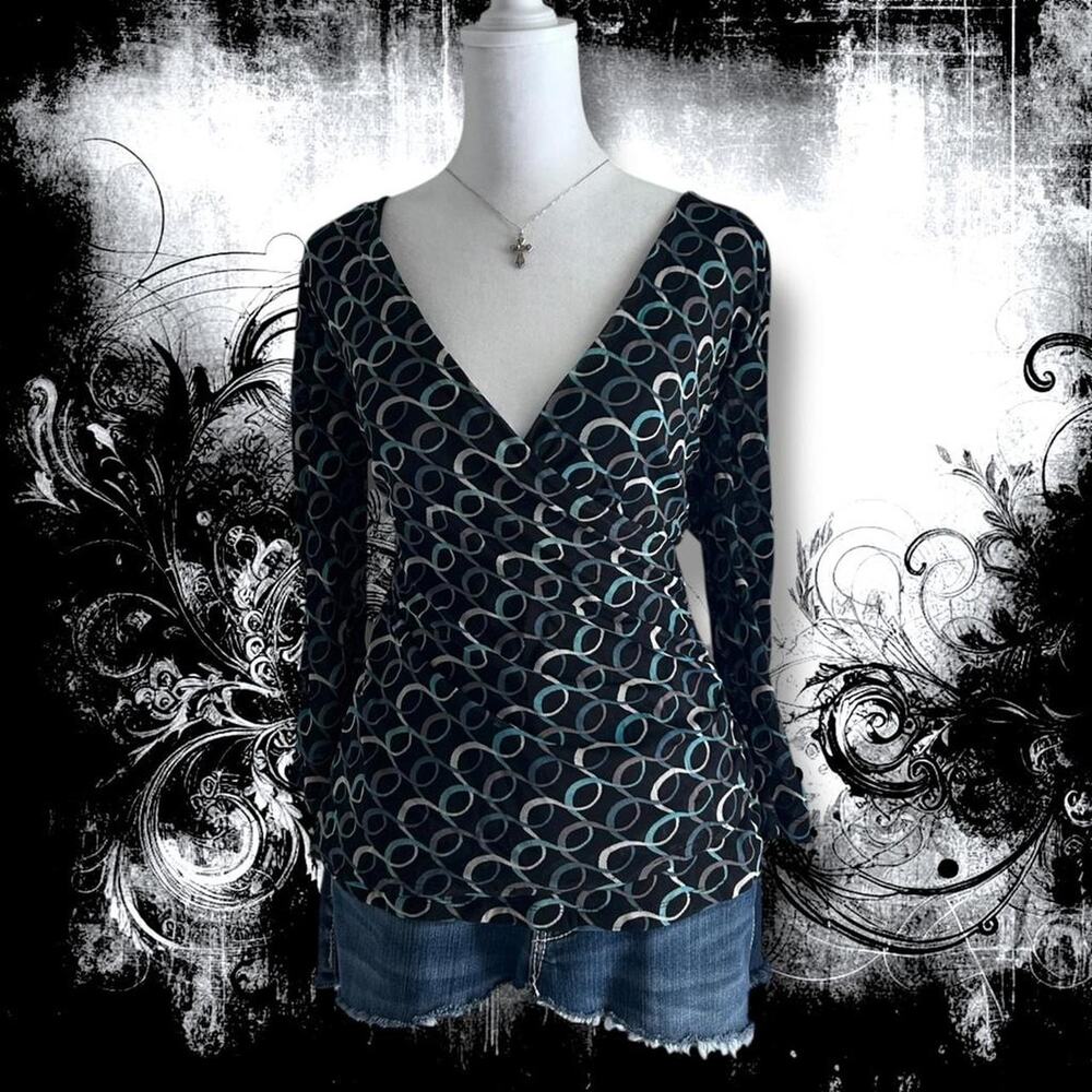 abstract interlocking oval chain-link sleek deep v wrap top - Picture 1 of 6